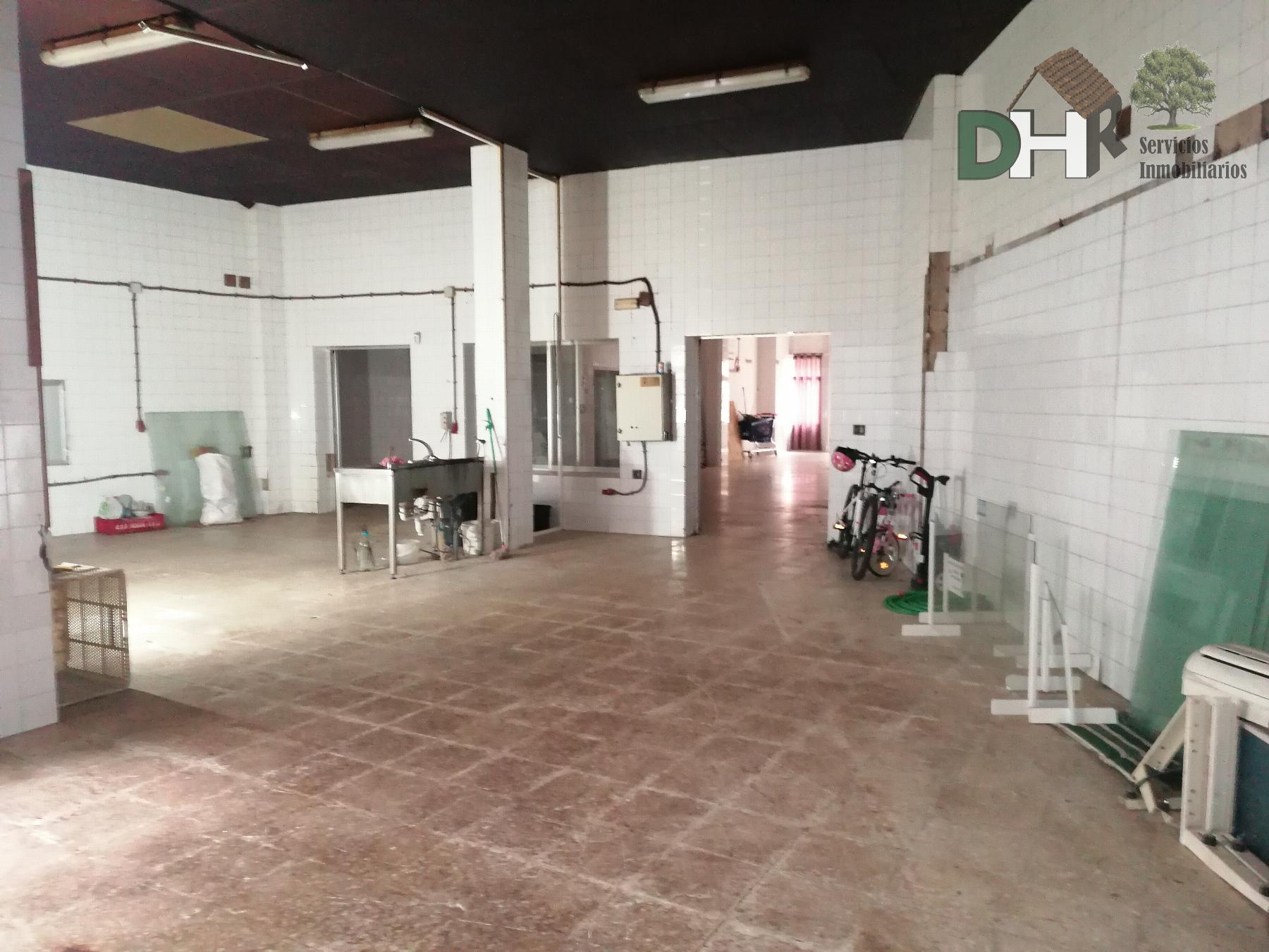 Venta de local comercial en Casar de Cáceres