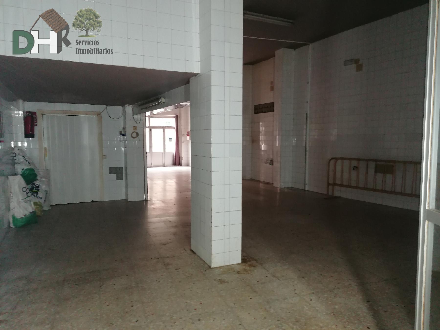 Venta de local comercial en Casar de Cáceres