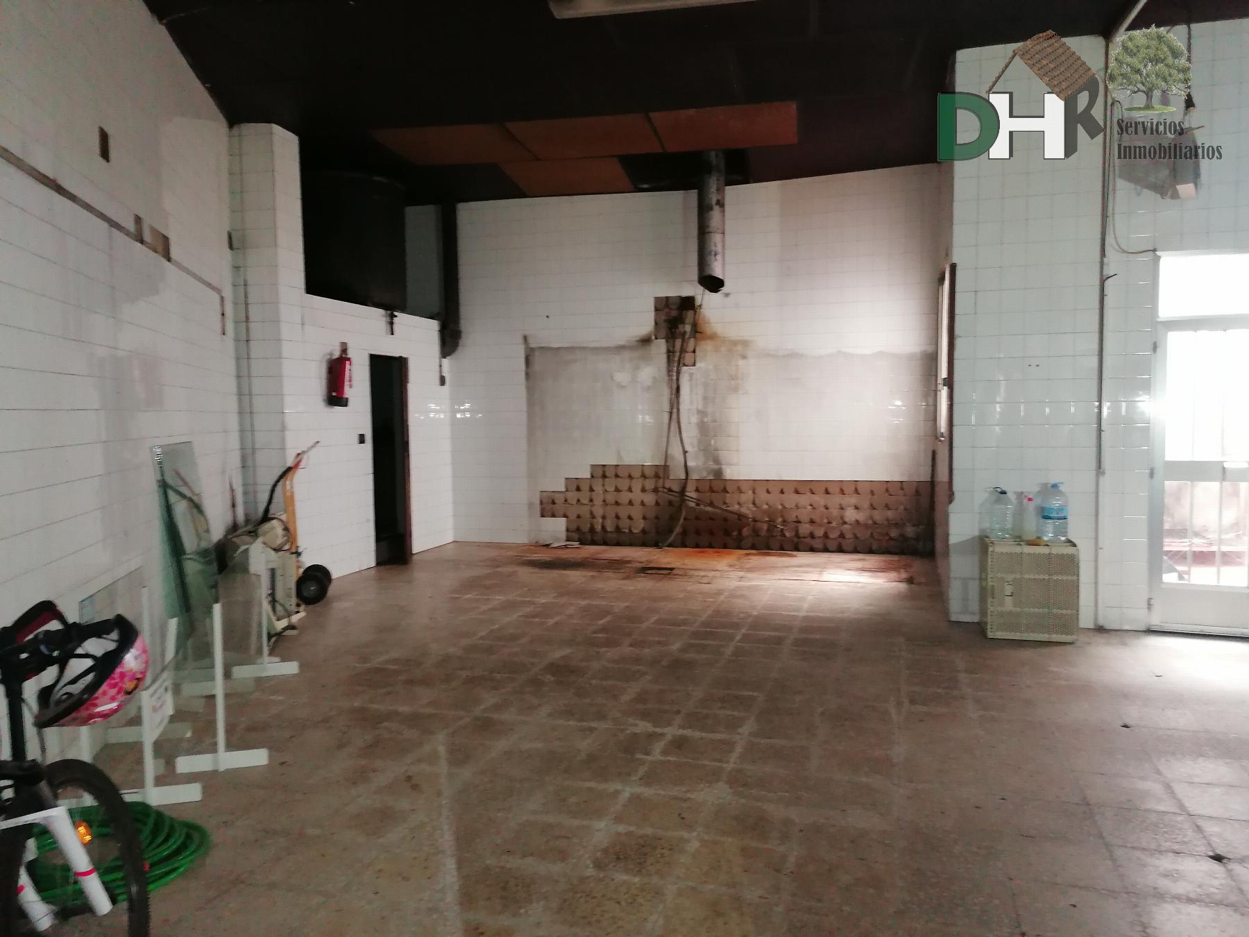 Venta de local comercial en Casar de Cáceres