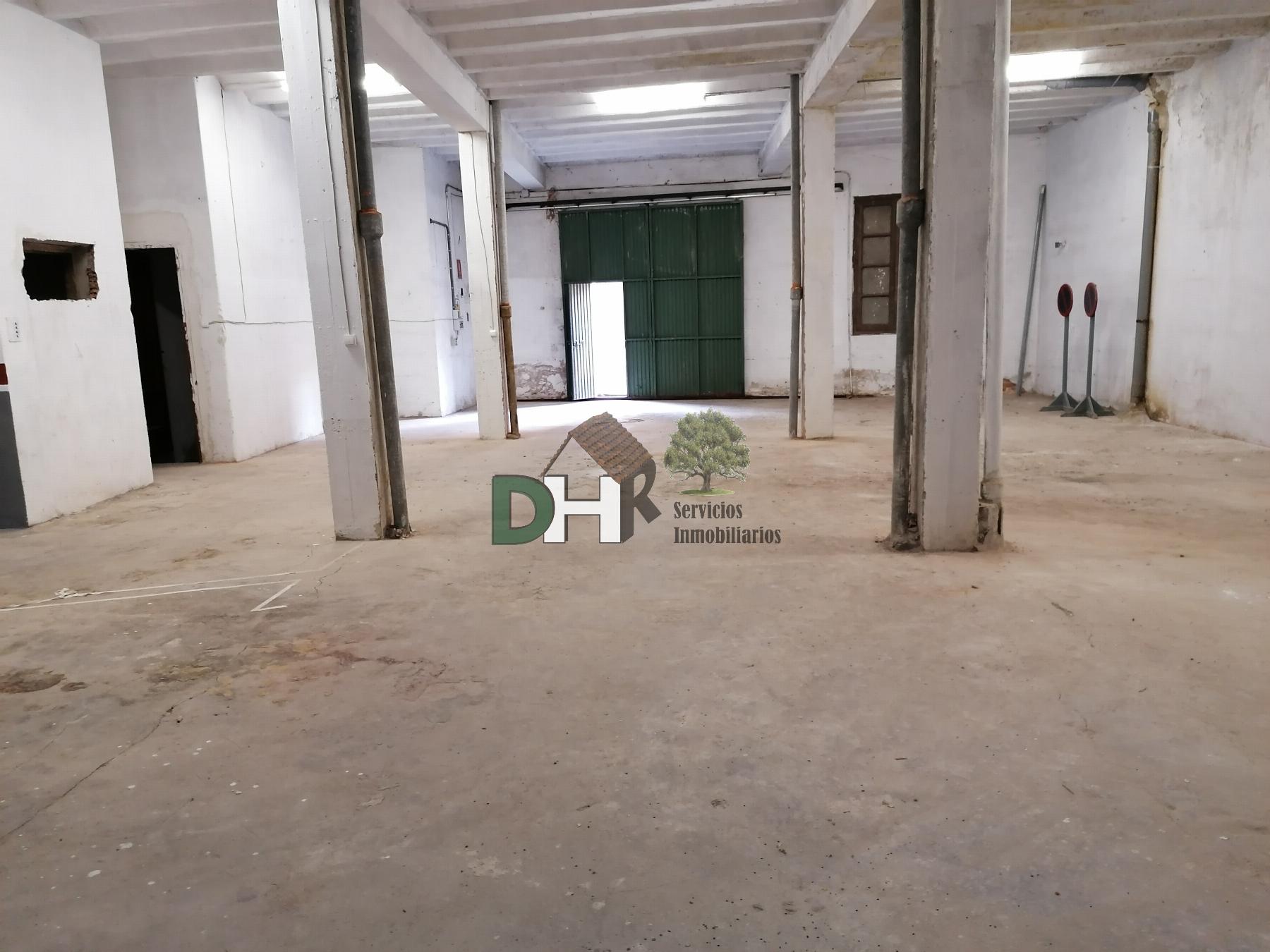 For sale of commercial in Plasencia
