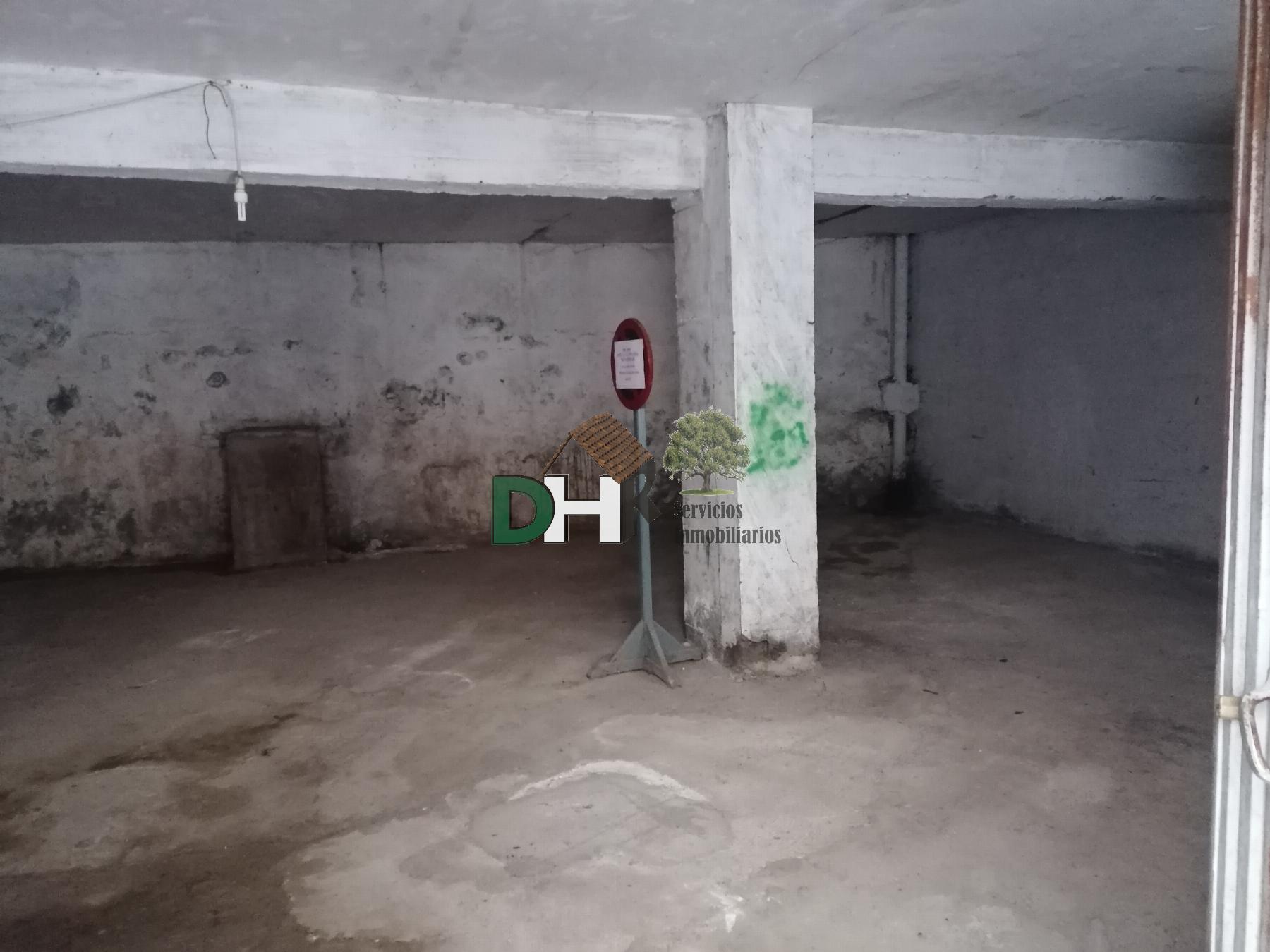 For sale of commercial in Plasencia