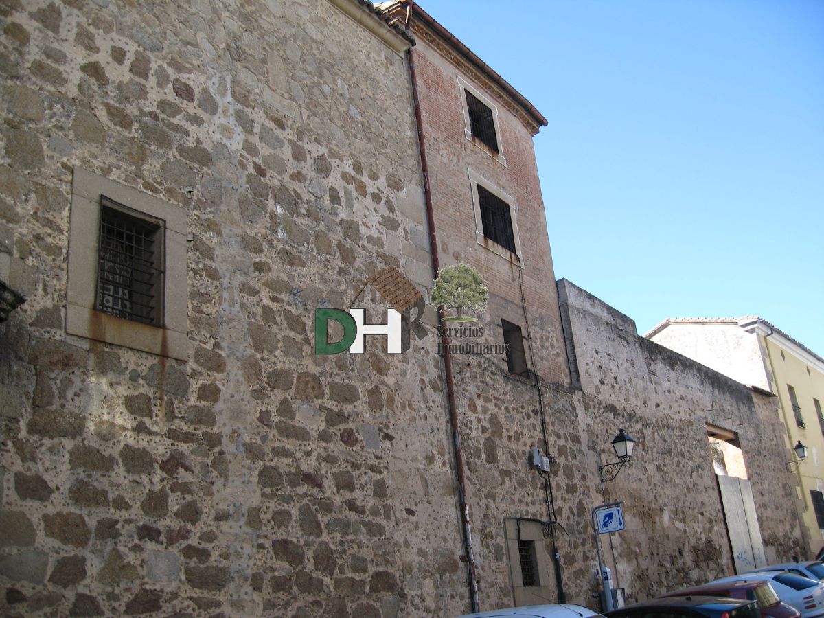 For sale of building in Plasencia