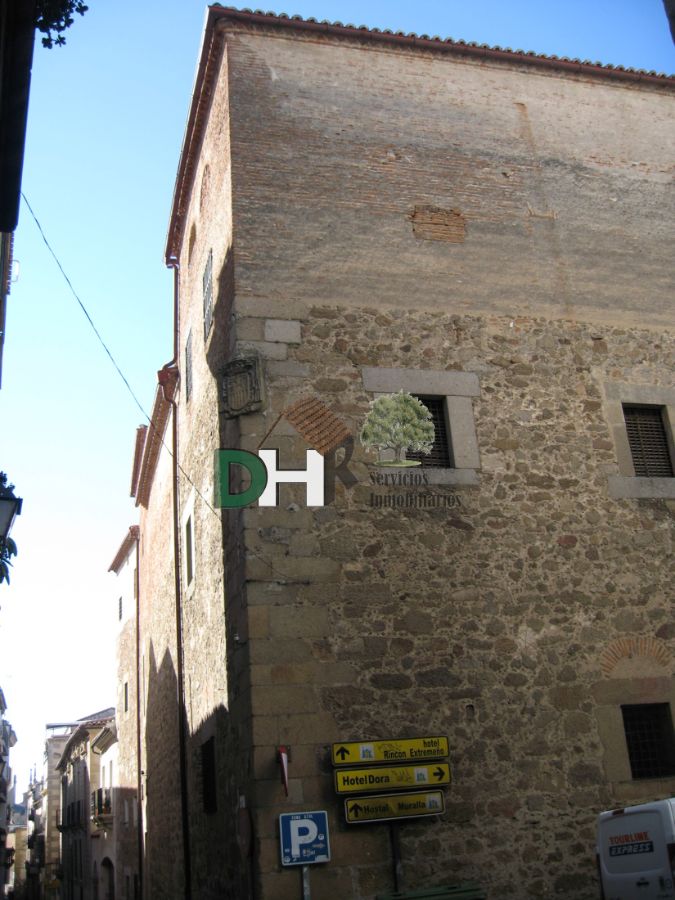 For sale of building in Plasencia