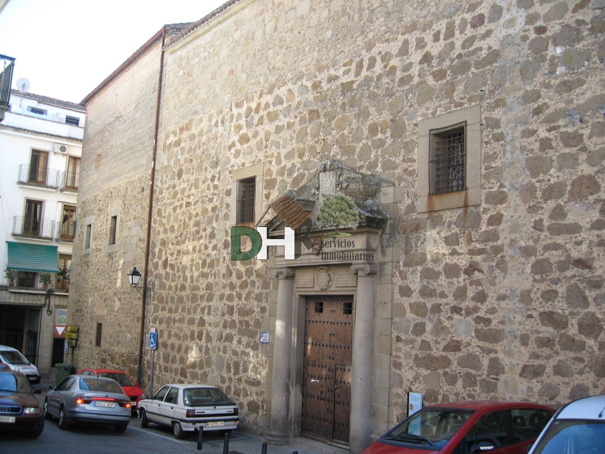 For sale of building in Plasencia