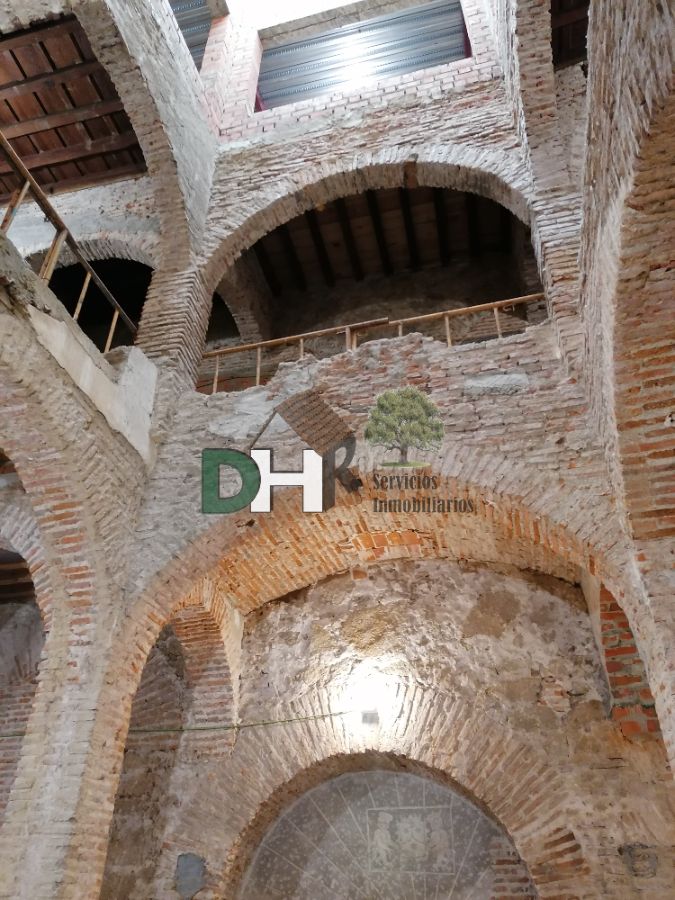 For sale of building in Plasencia