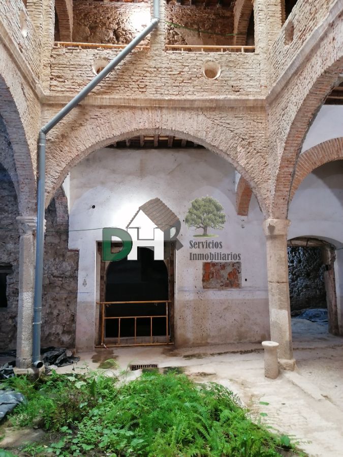 For sale of building in Plasencia
