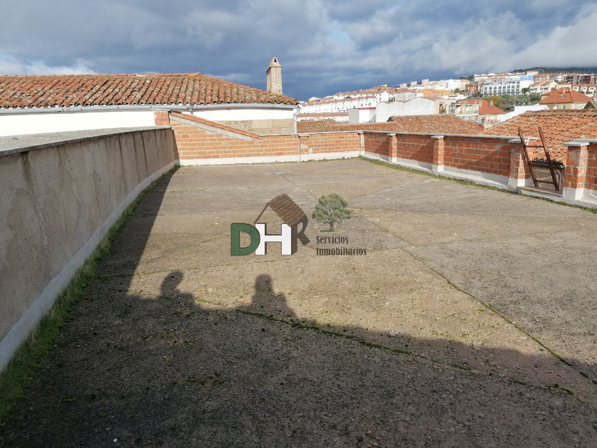 For sale of building in Plasencia