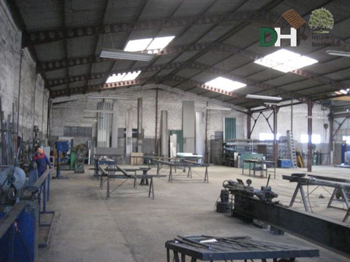 For sale of industrial plant/warehouse in Cáceres