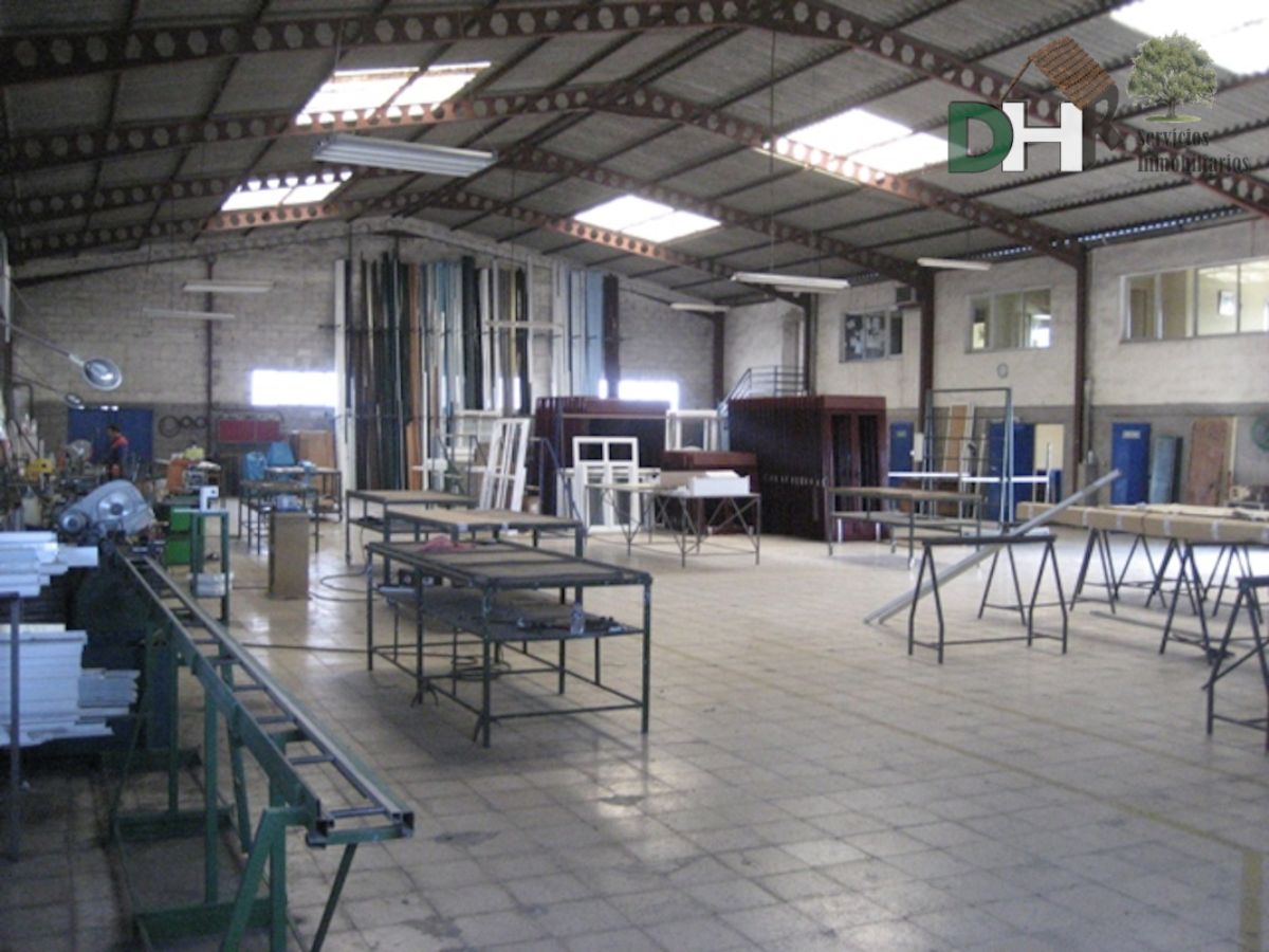 For sale of industrial plant/warehouse in Cáceres