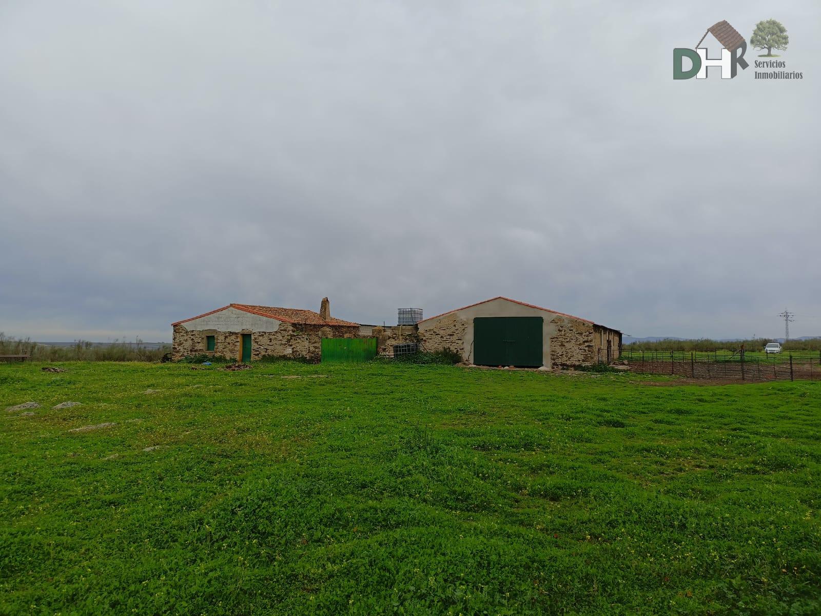 For sale of land in Cáceres