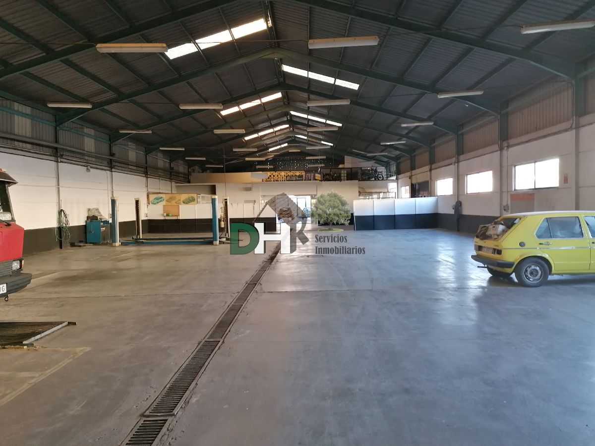 For sale of industrial plant/warehouse in Cáceres