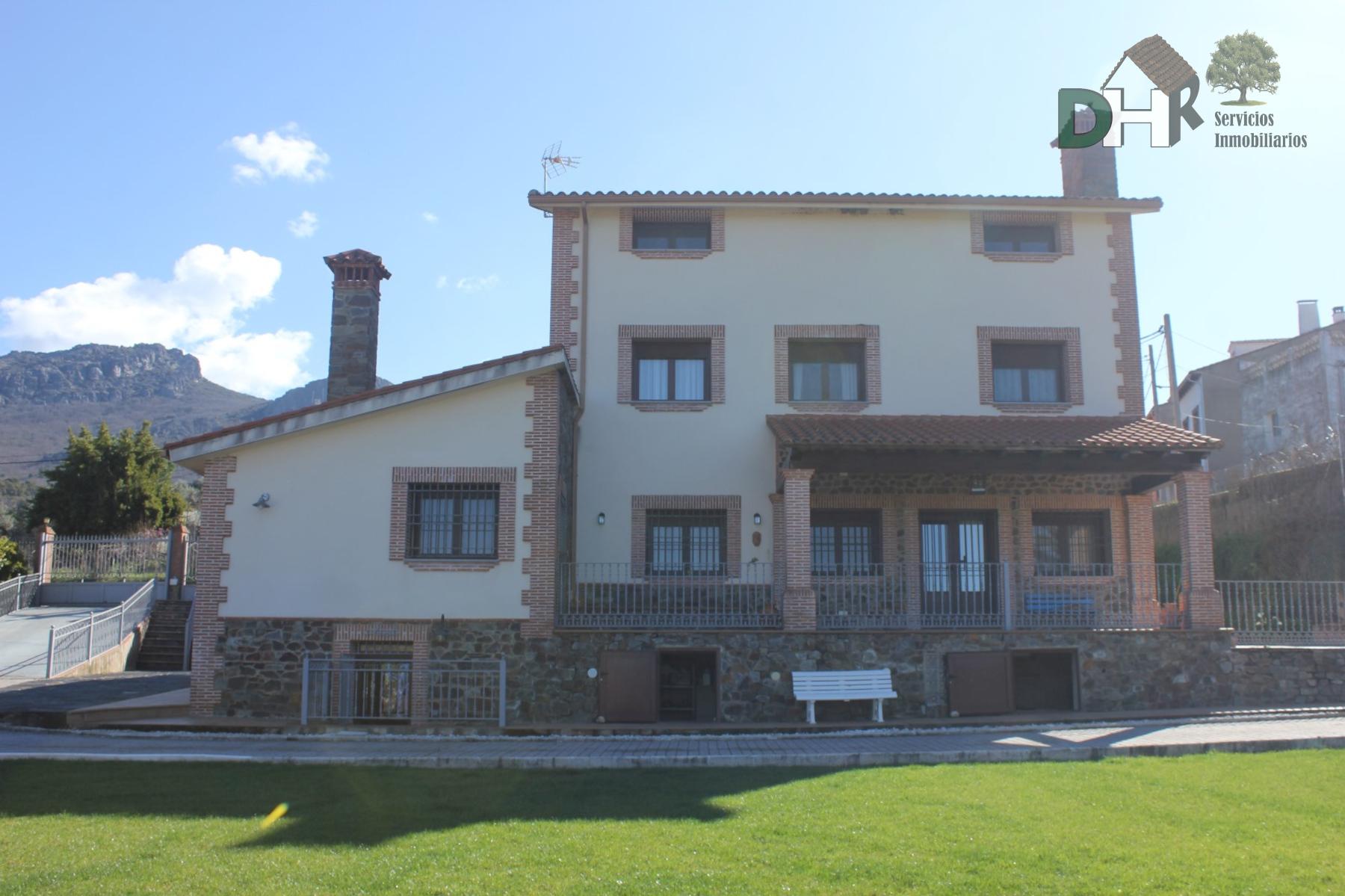 For sale of house in Trujillo