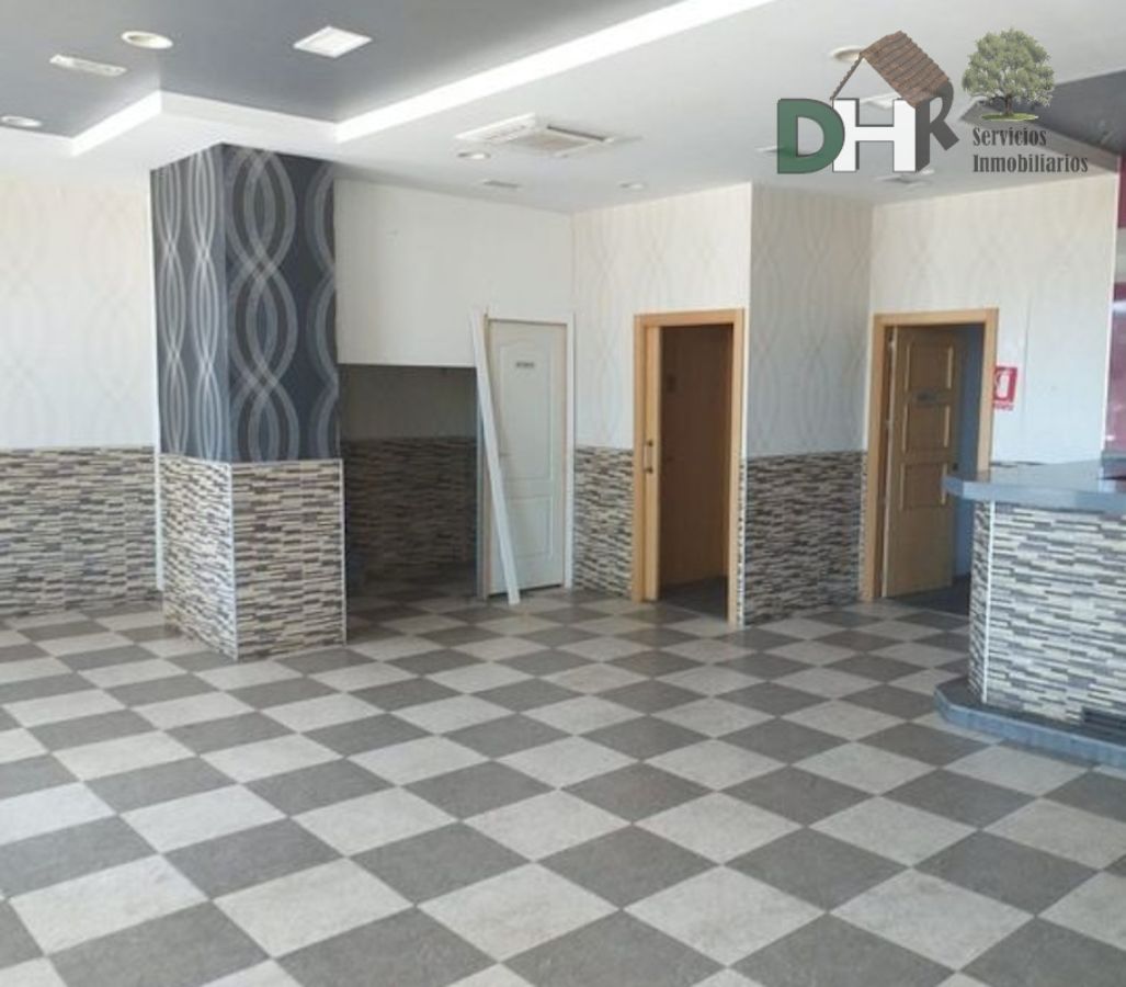 For sale of commercial in Cáceres