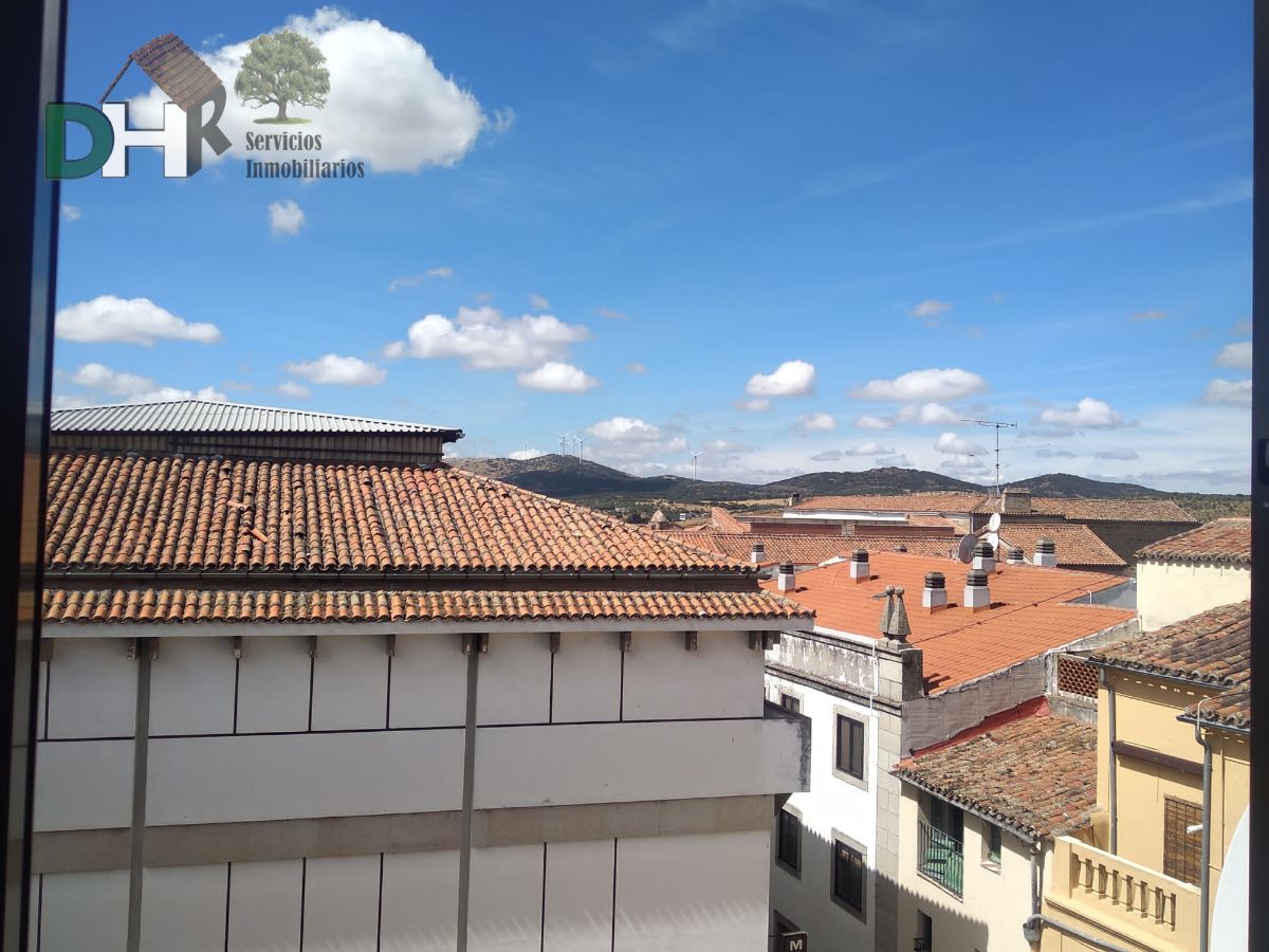 For sale of penthouse in Plasencia