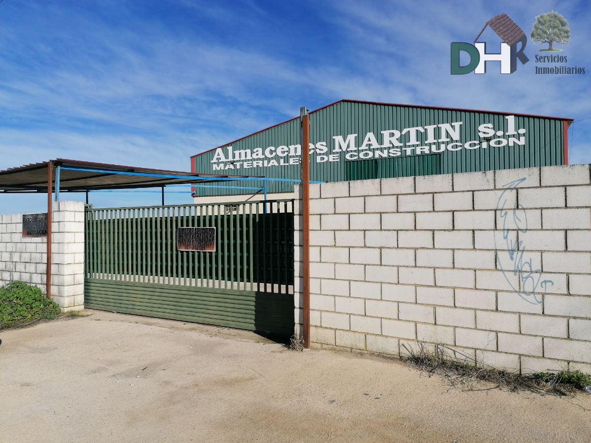For sale of industrial plant/warehouse in Cáceres