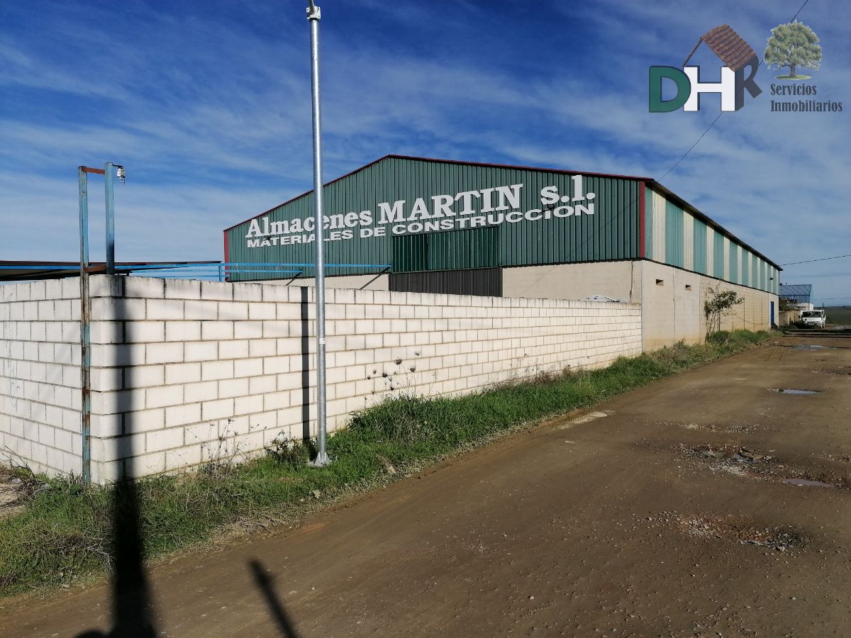 For sale of industrial plant/warehouse in Cáceres
