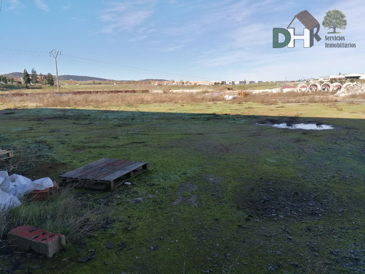 For sale of industrial plant/warehouse in Cáceres