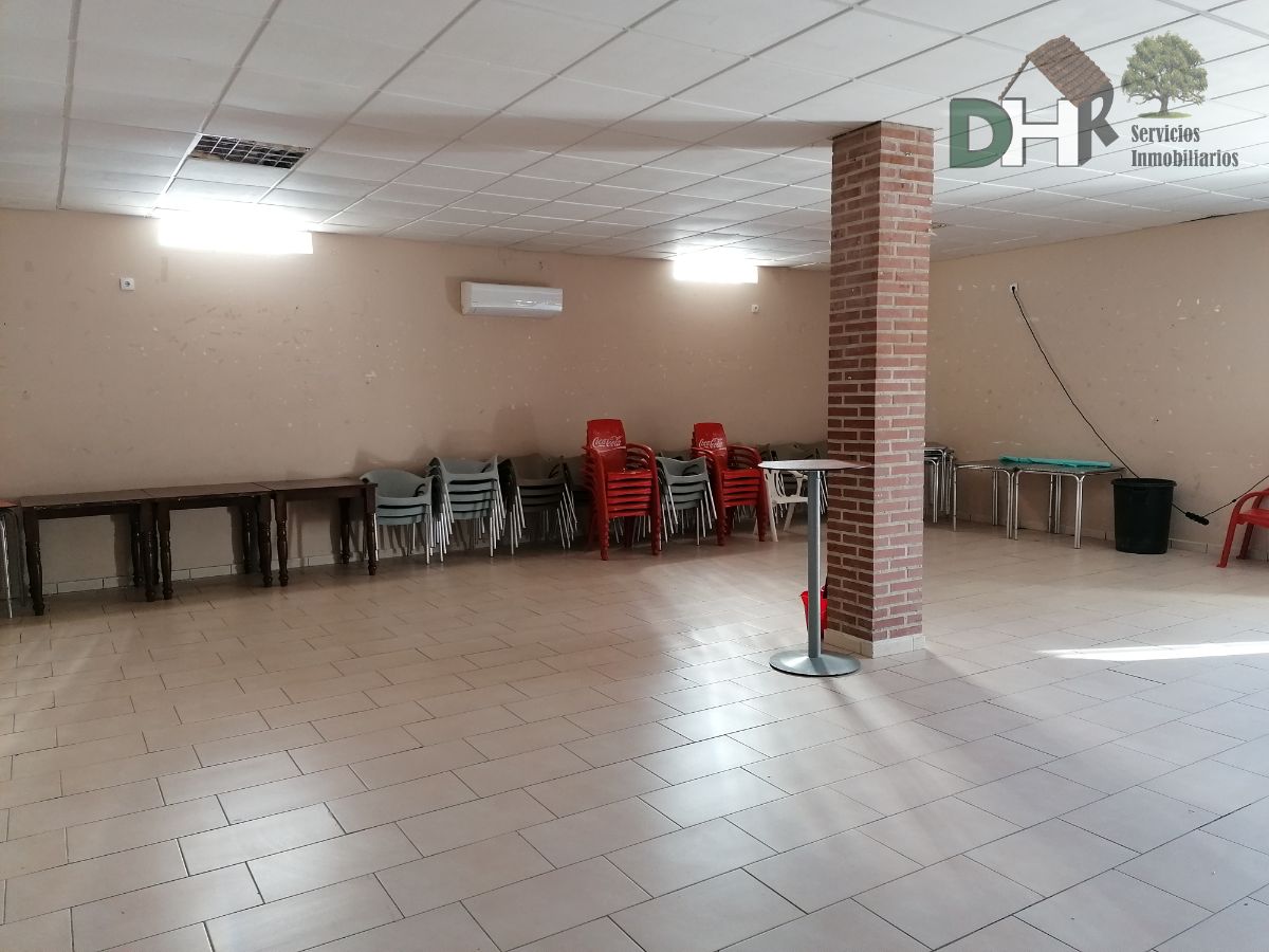 For sale of industrial plant/warehouse in Cáceres