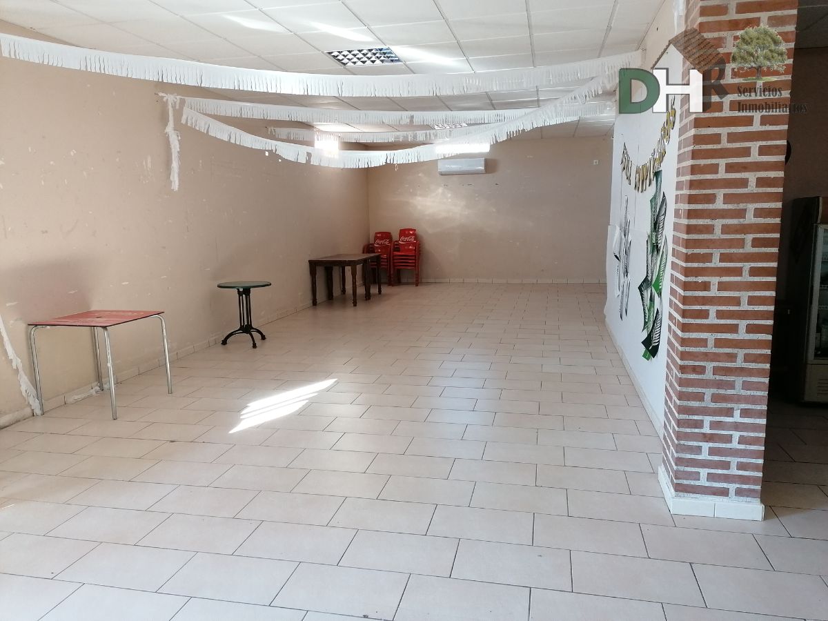For sale of industrial plant/warehouse in Cáceres