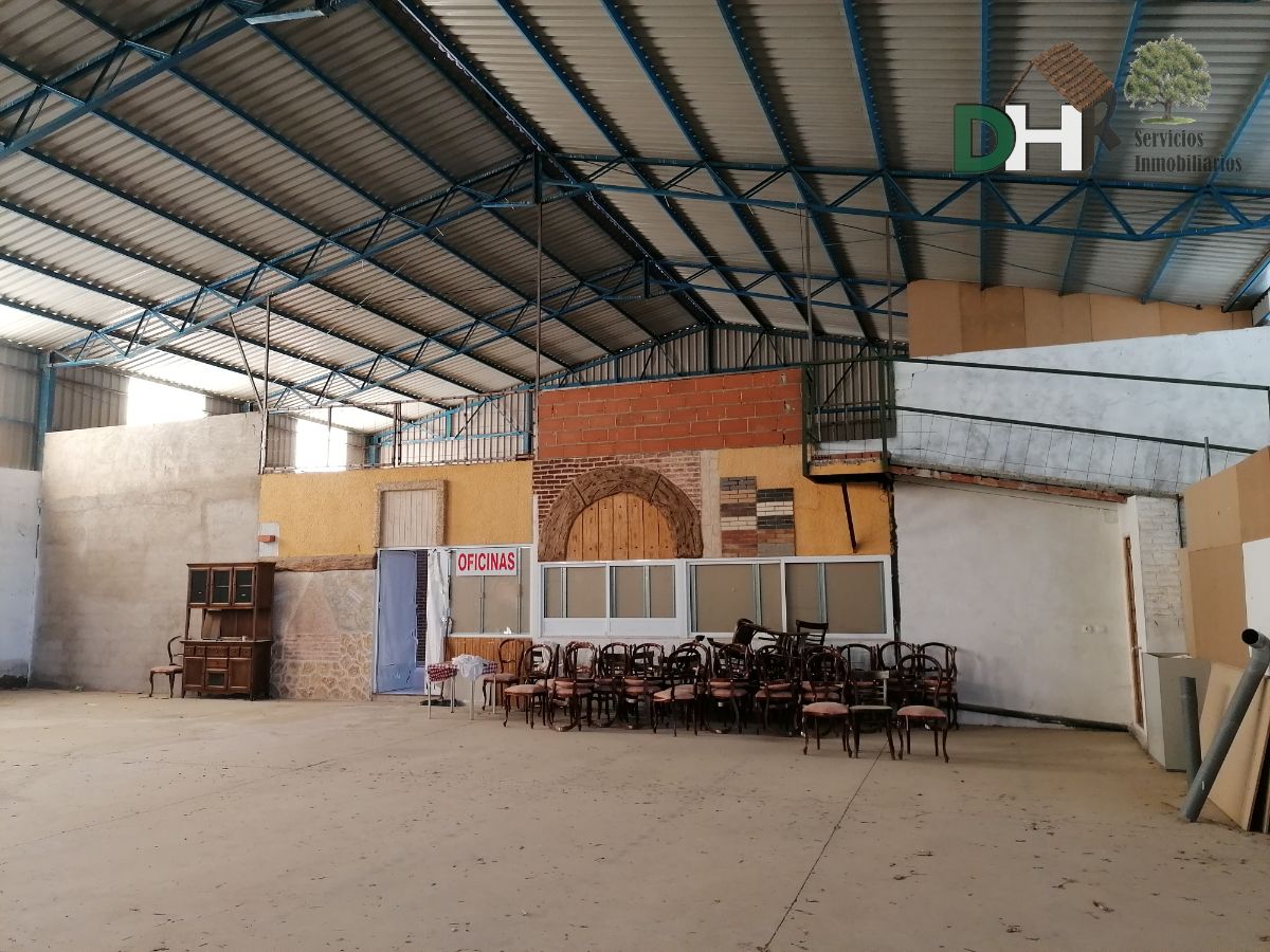 For sale of industrial plant/warehouse in Cáceres