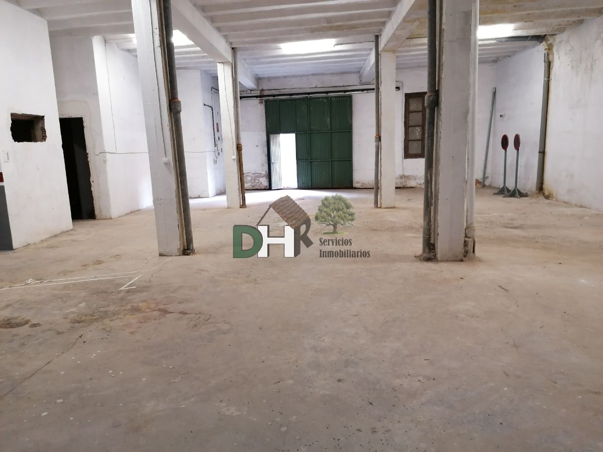 For rent of commercial in Plasencia