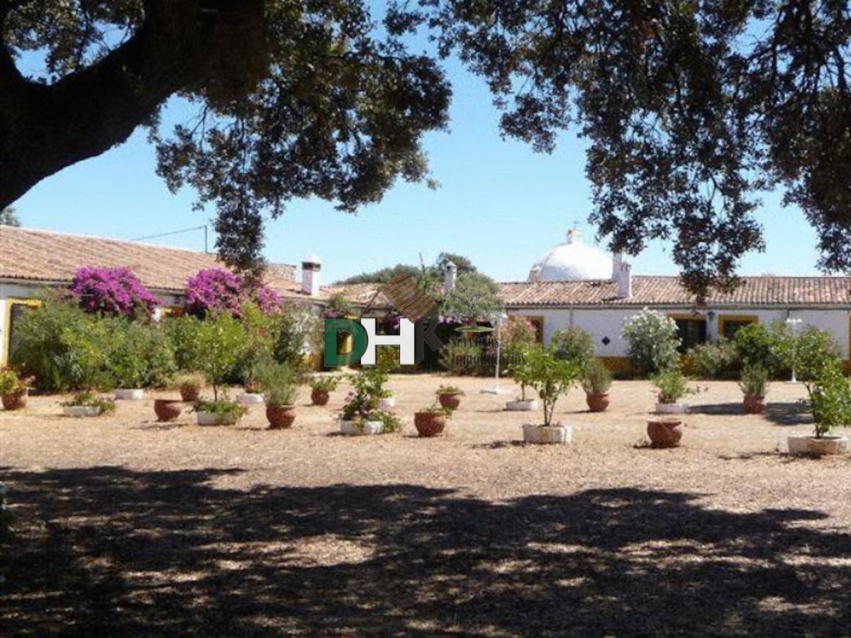 For sale of rural property in Cáceres