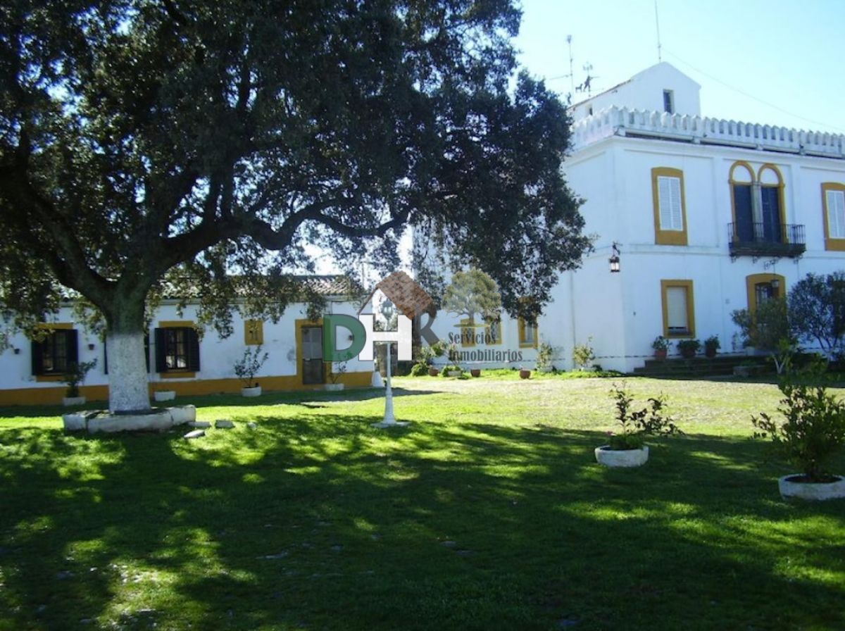 For sale of rural property in Cáceres