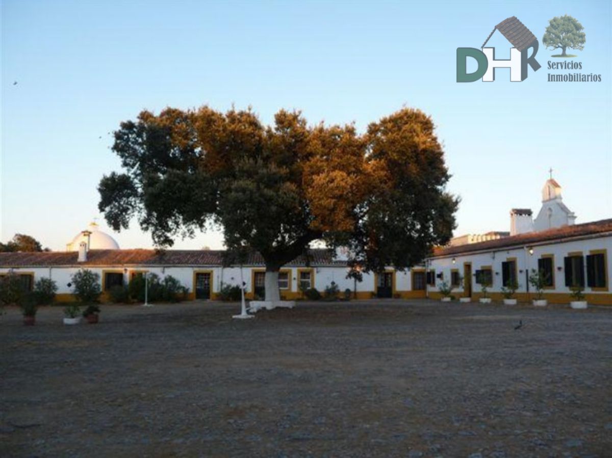 For sale of rural property in Cáceres