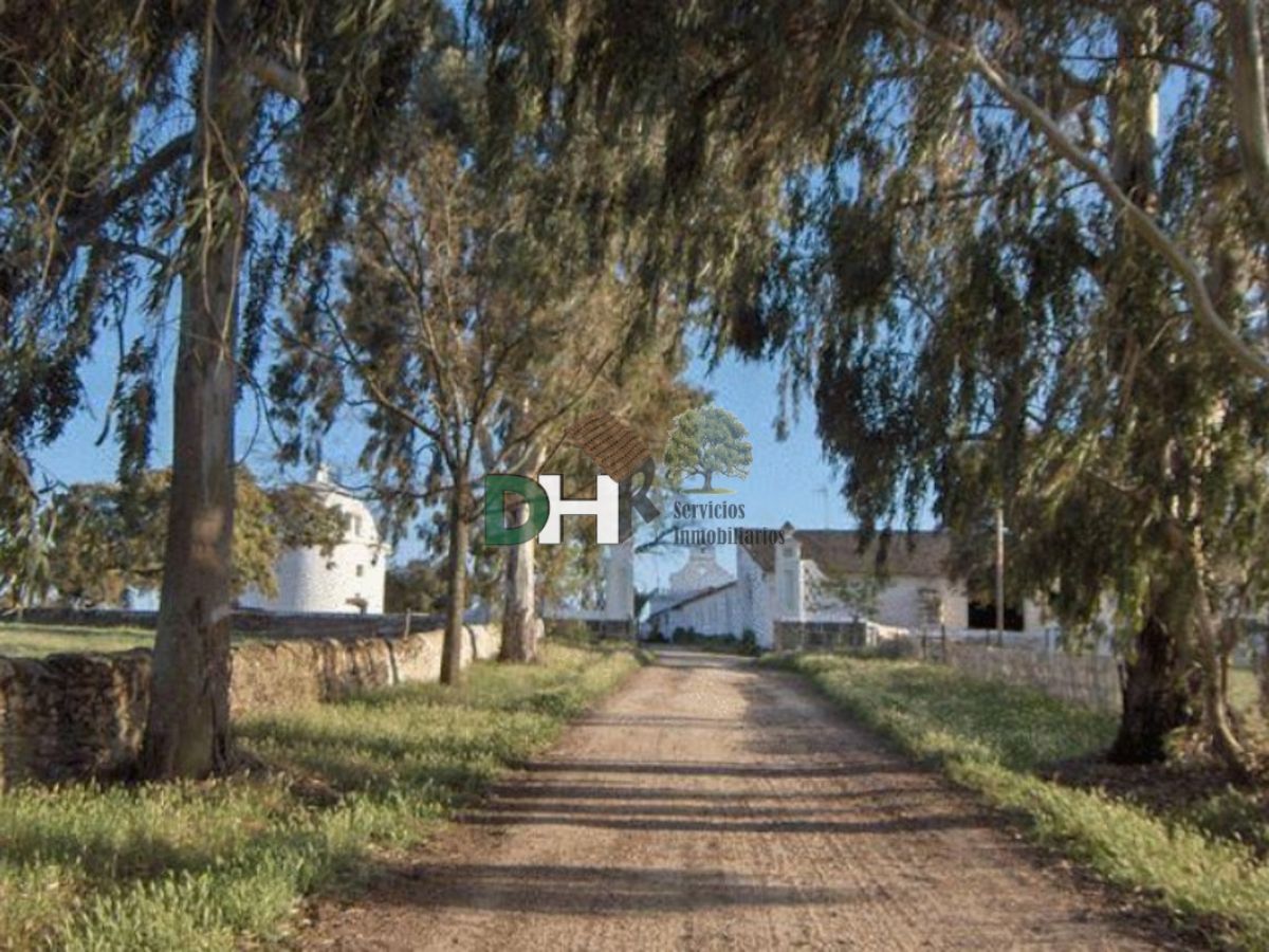 For sale of rural property in Cáceres
