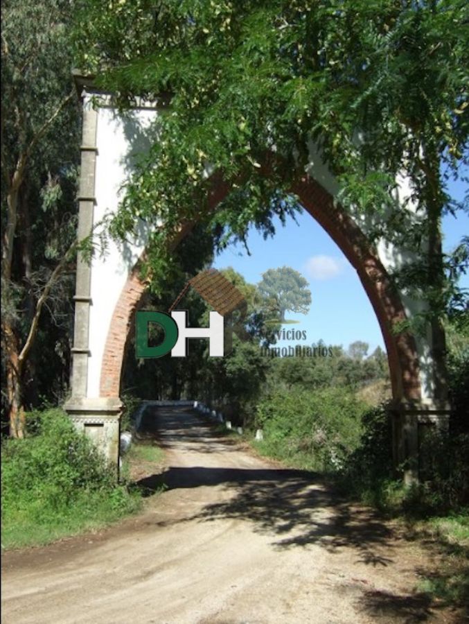 For sale of rural property in Cáceres
