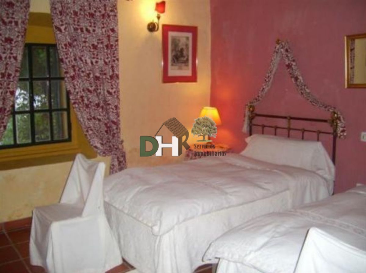 For sale of rural property in Cáceres