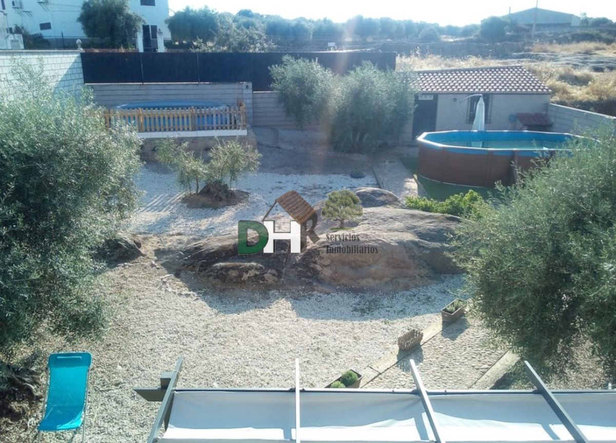 For sale of house in Valdefuentes