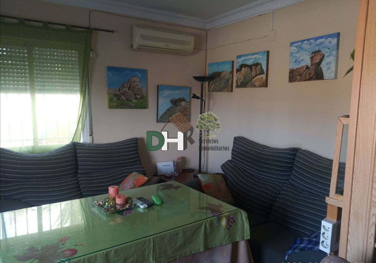 For sale of chalet in Malpartida de Cáceres