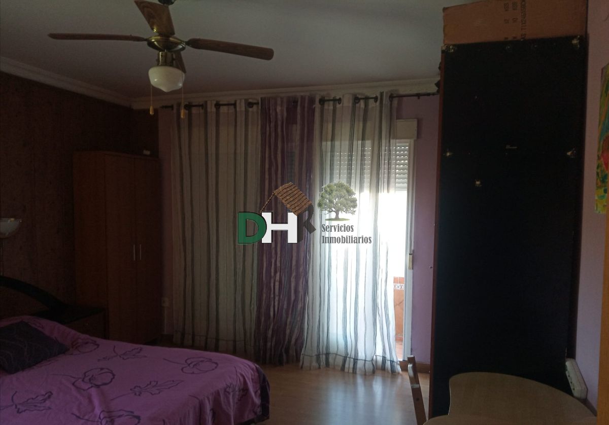 For sale of chalet in Malpartida de Cáceres