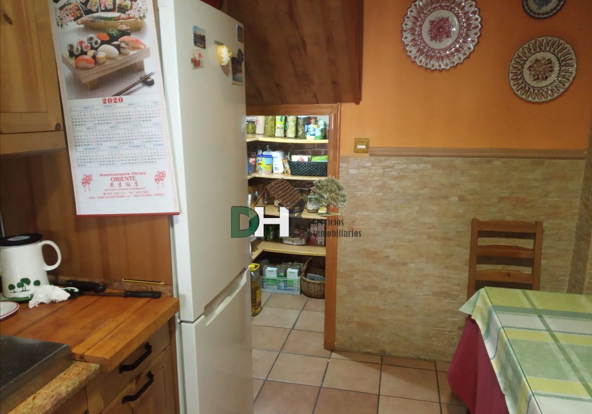For sale of chalet in Malpartida de Cáceres