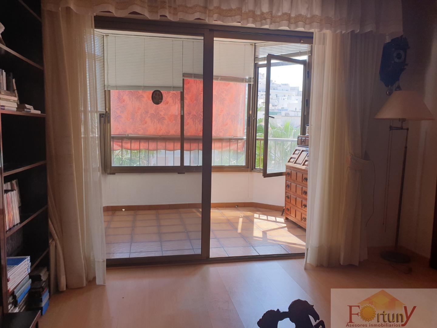 For sale of flat in Almuñécar
