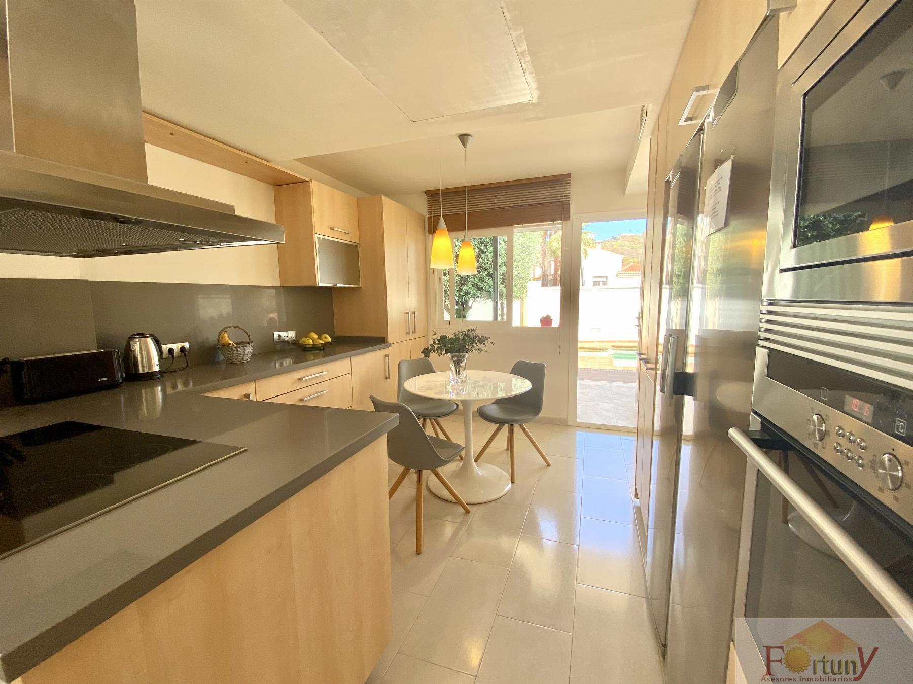 For sale of chalet in Almuñécar