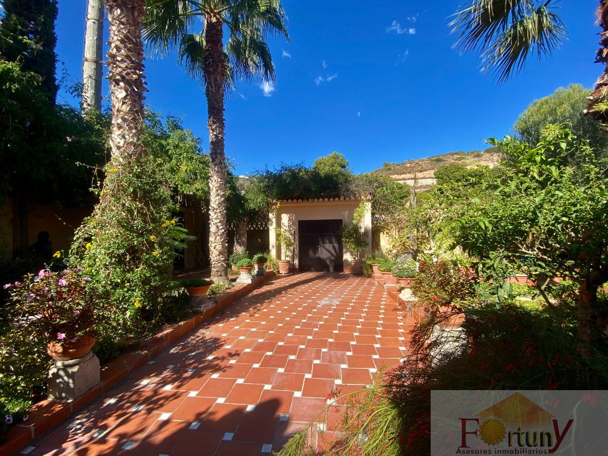 For sale of house in La Herradura