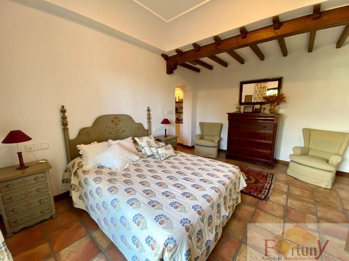 For sale of villa in La Herradura