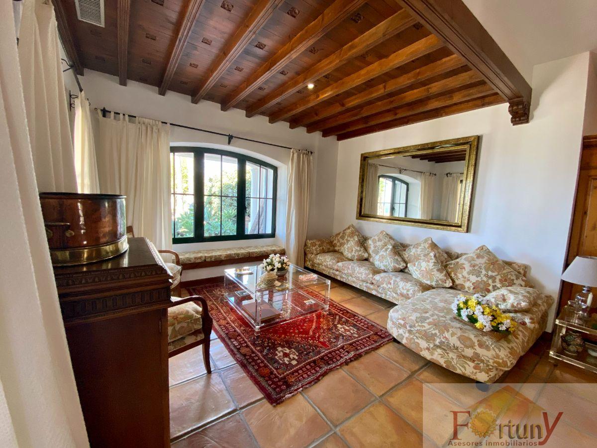 For sale of villa in La Herradura