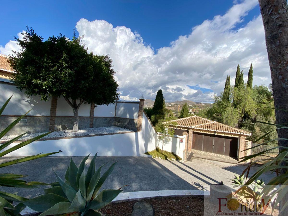 For sale of villa in La Herradura