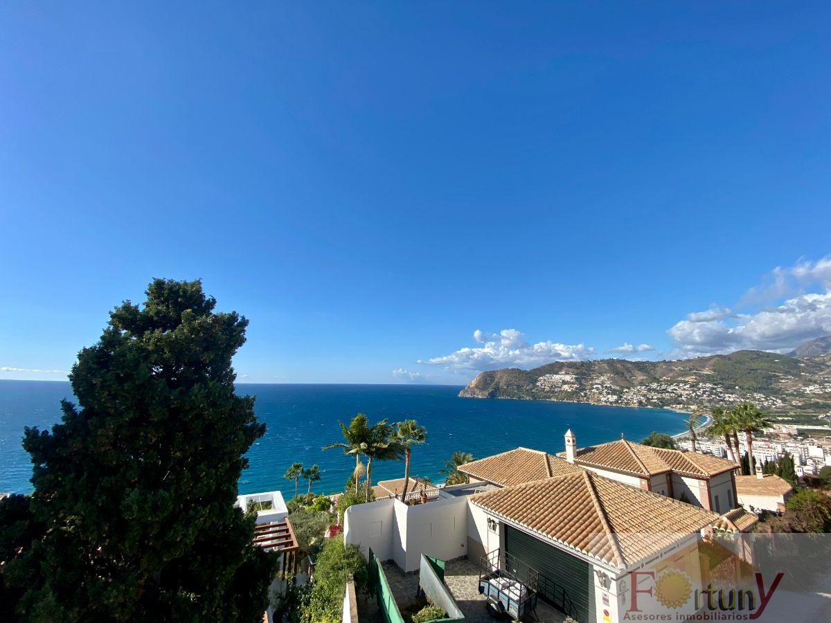 For sale of villa in La Herradura