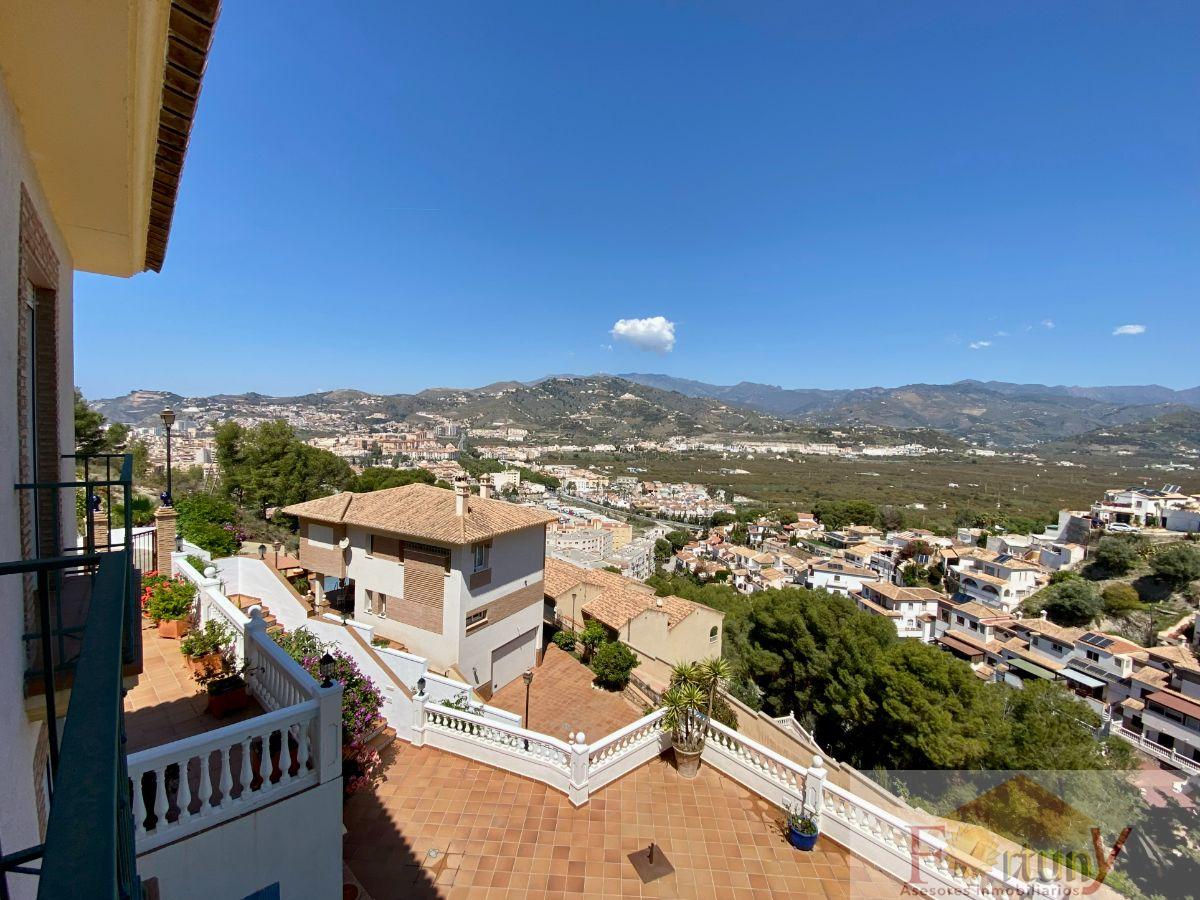 For sale of house in Almuñécar