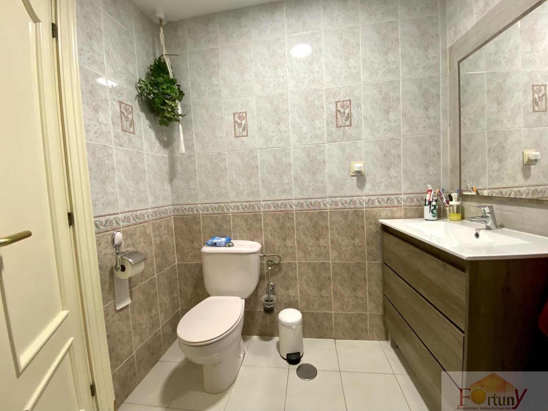 For sale of apartment in Almuñécar