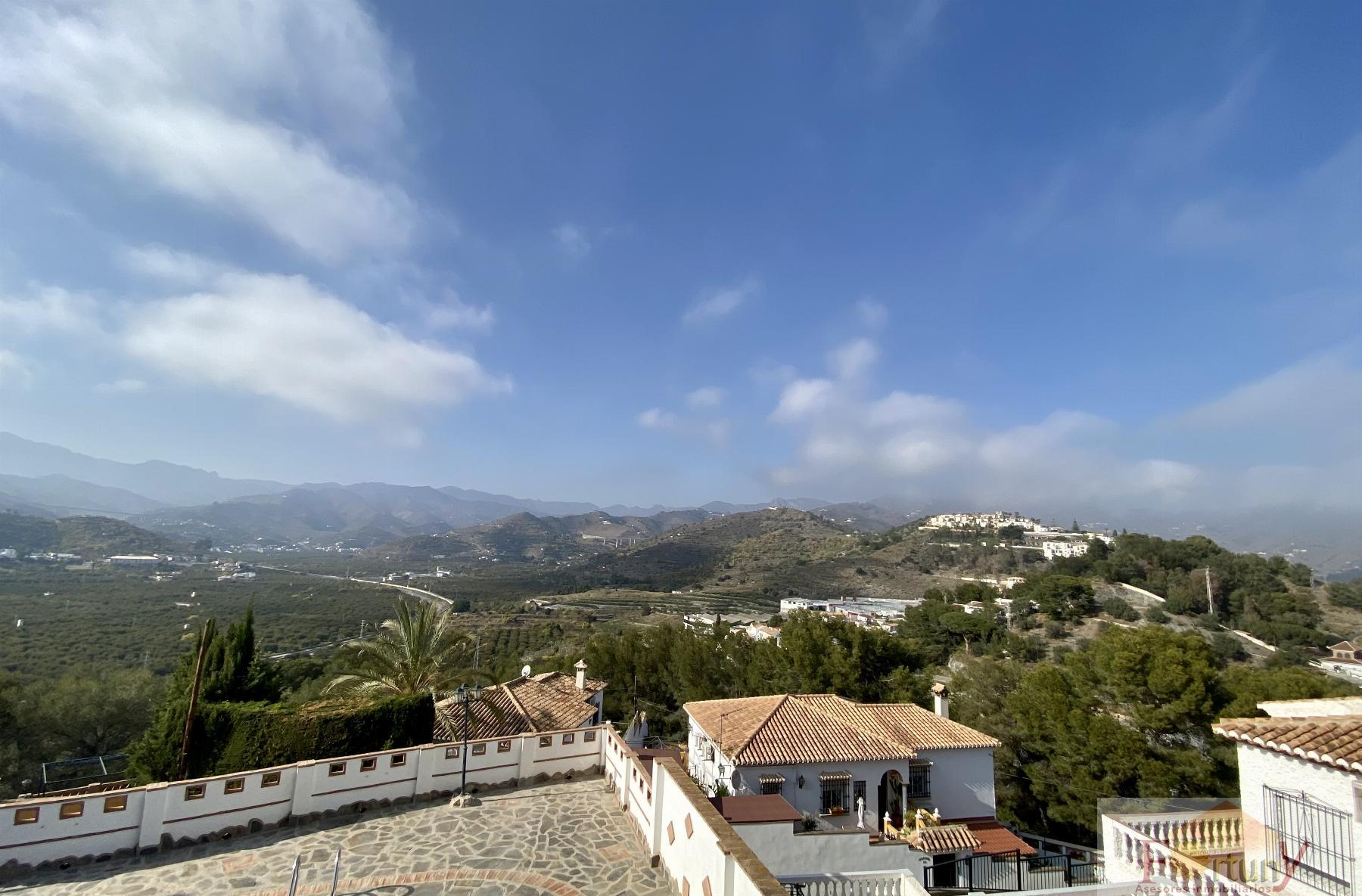 For sale of land in Almuñécar