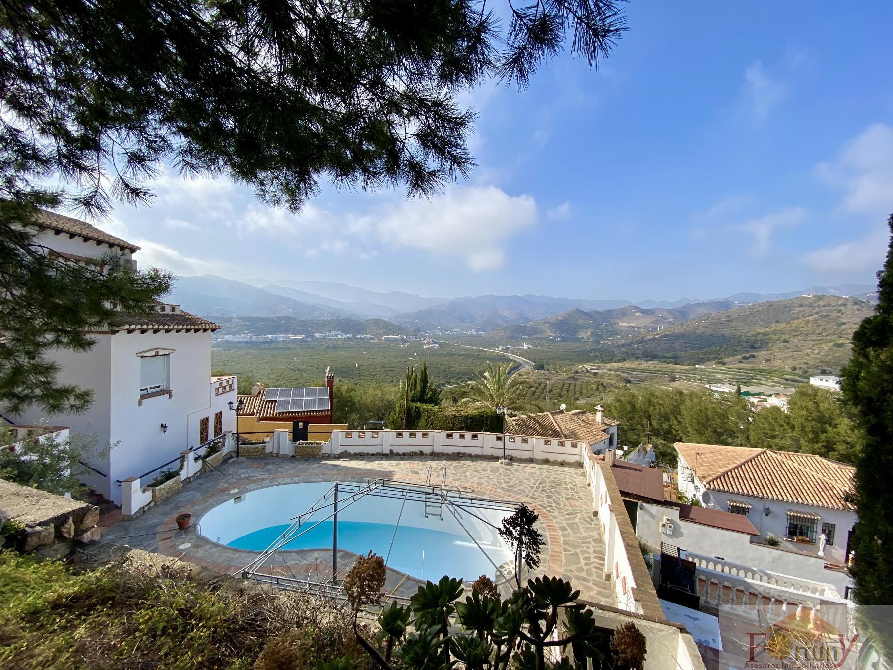 For sale of land in Almuñécar