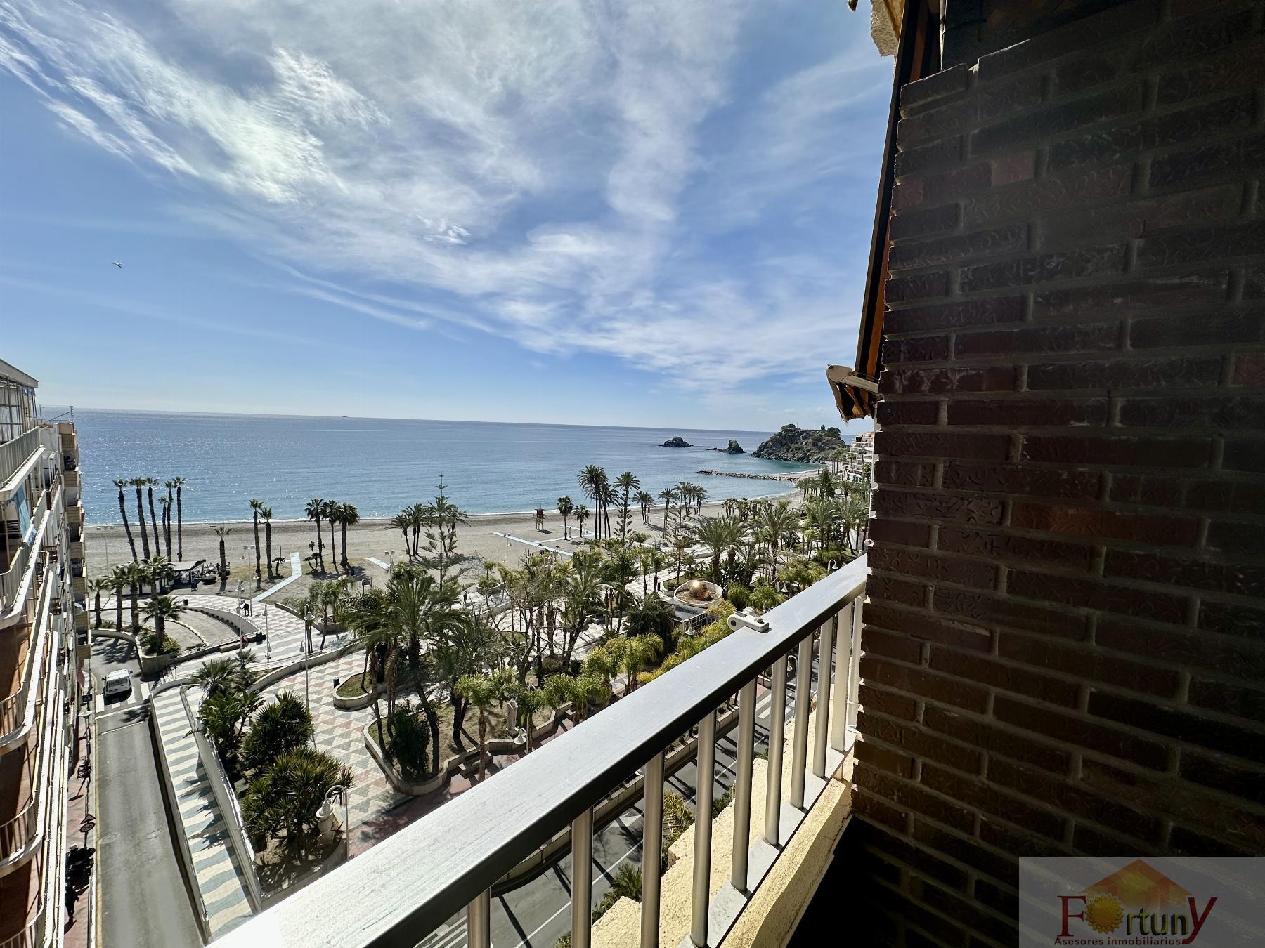 For sale of flat in Almuñécar