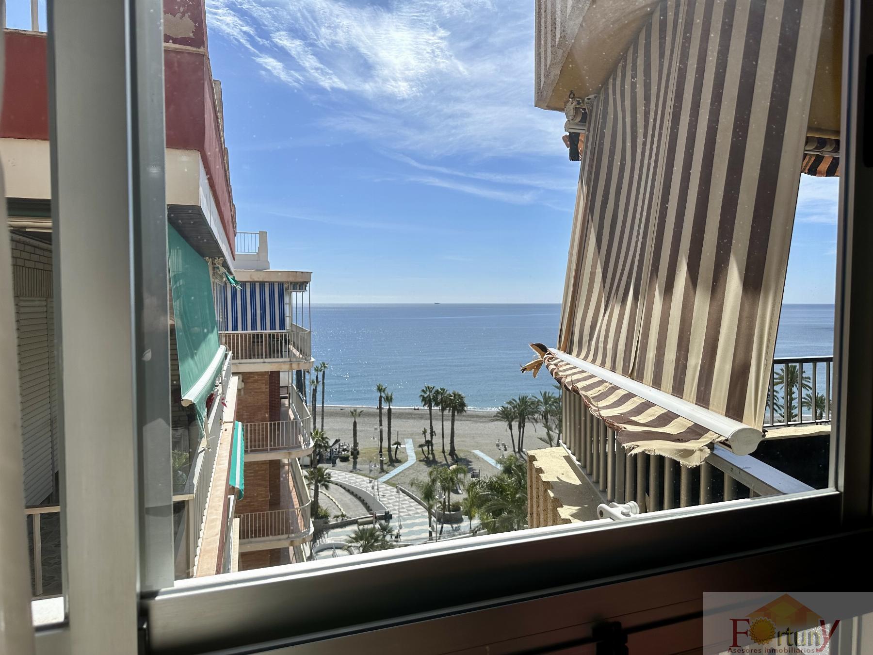 For sale of flat in Almuñécar