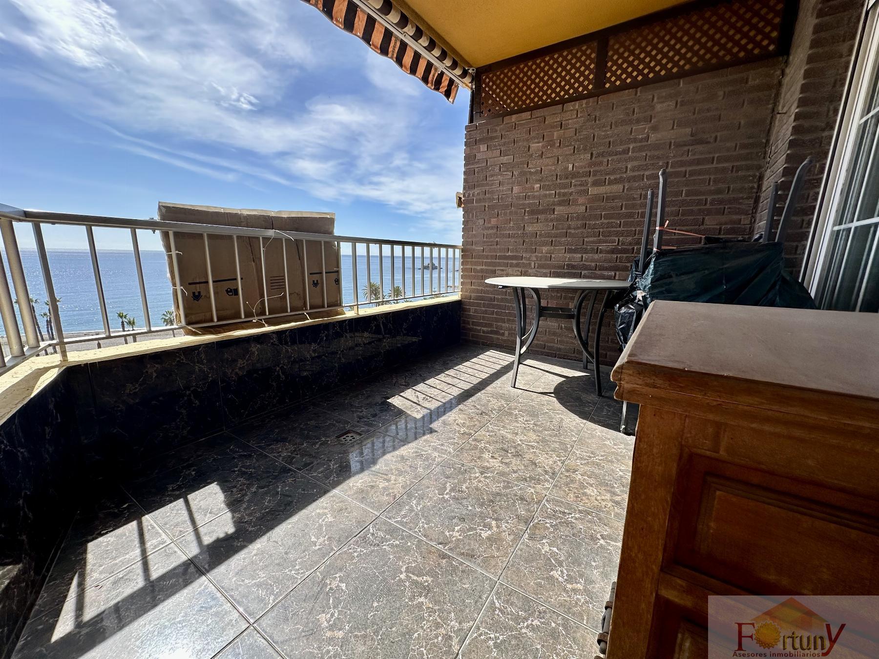 For sale of flat in Almuñécar