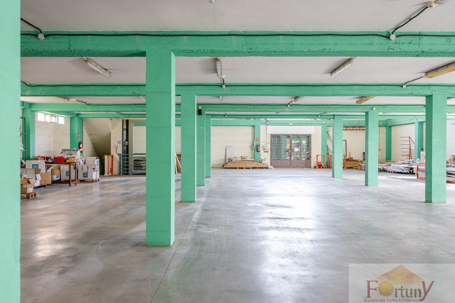 For sale of office in Alhendín